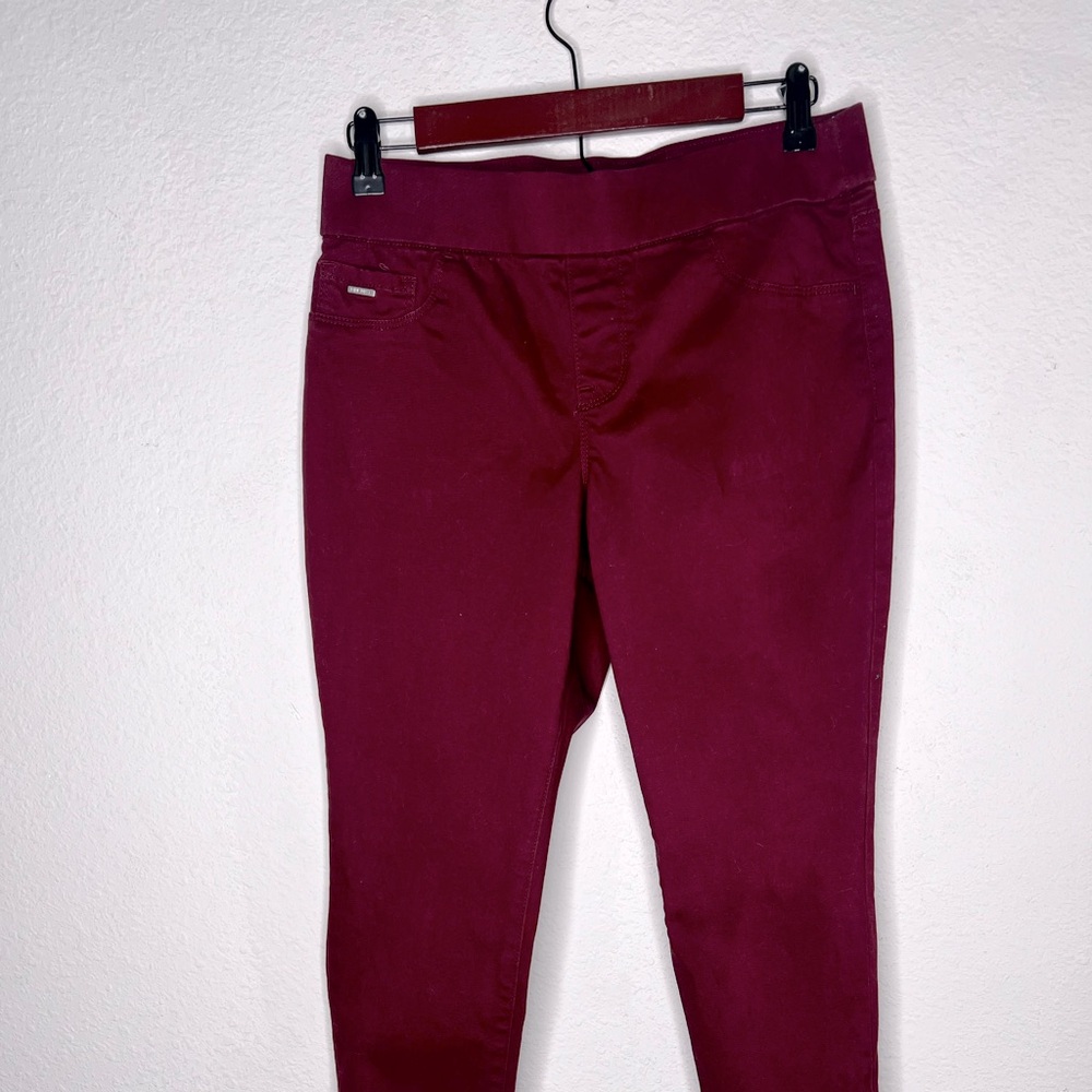 Burgundy/Wine colored Nine West Heidi - SZ 4 skinny jeans for woman/teenager.